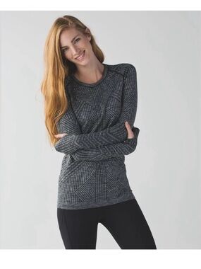 Lululemon Long-Sleeve Crewneck Textured Knit Top - Dark Gray. Size 6